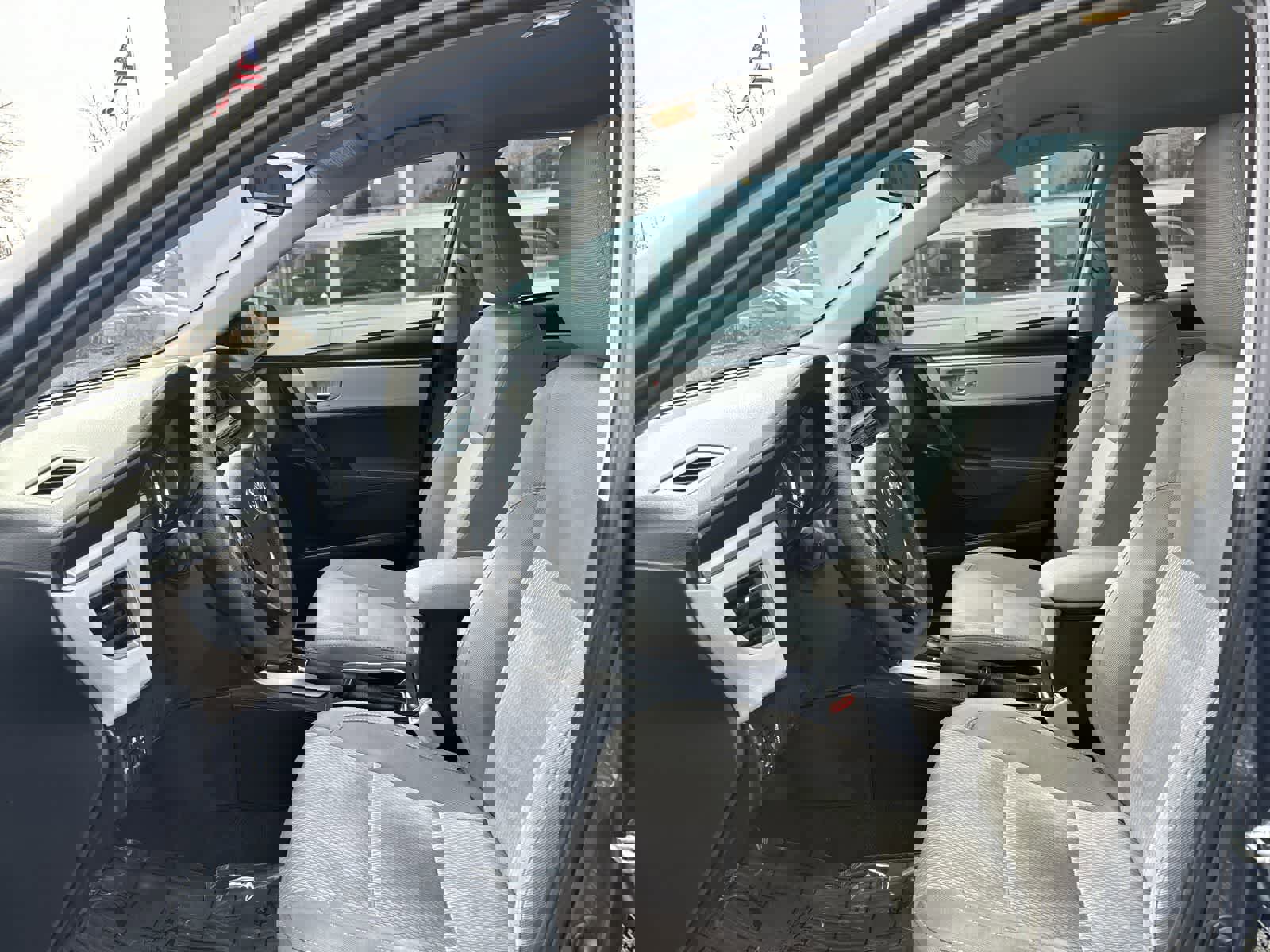 Used 2015 Toyota Corolla LE image 9