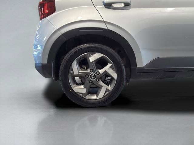 Used 2022 Hyundai Venue SEL image 21