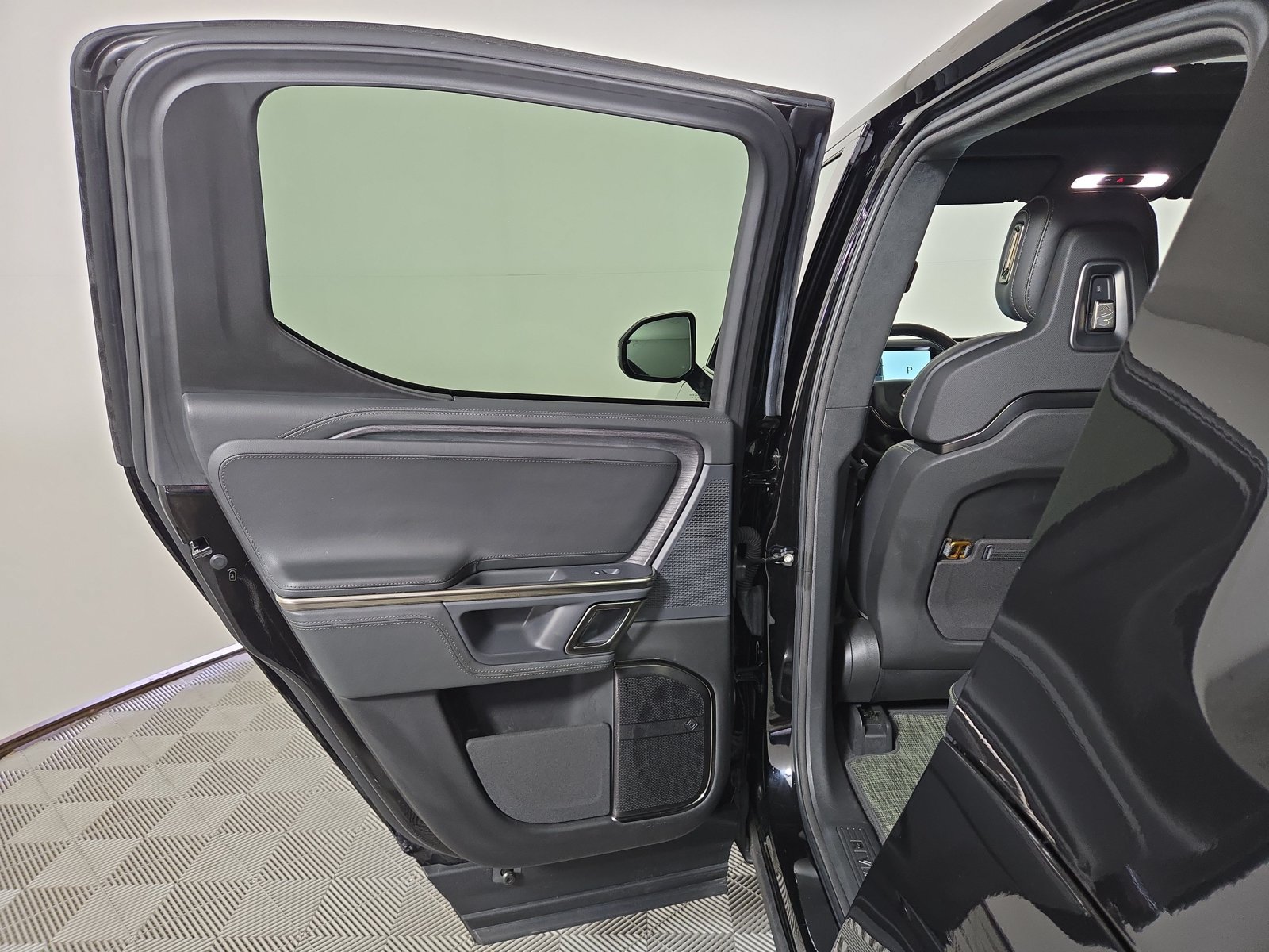 Used 2024 Rivian R1T Adventure Quad AWD/4WD image 17