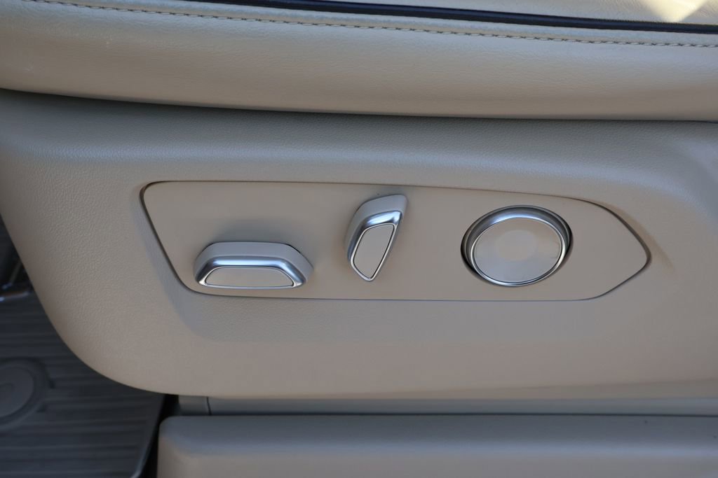 Used 2023 Cadillac Escalade Premium Luxury w/ Performance Package image 16