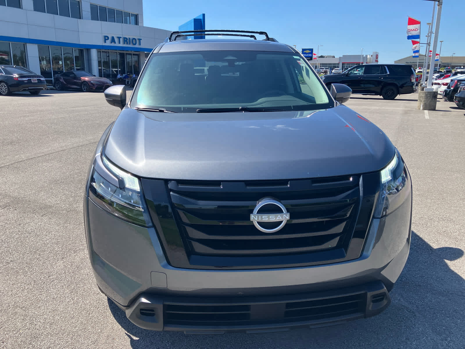 Used 2024 Nissan Pathfinder SV w/ SV Premium Package FWD image 2