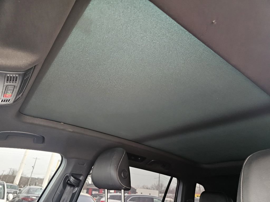 Used 2024 Volkswagen Tiguan SE R-Line image 17