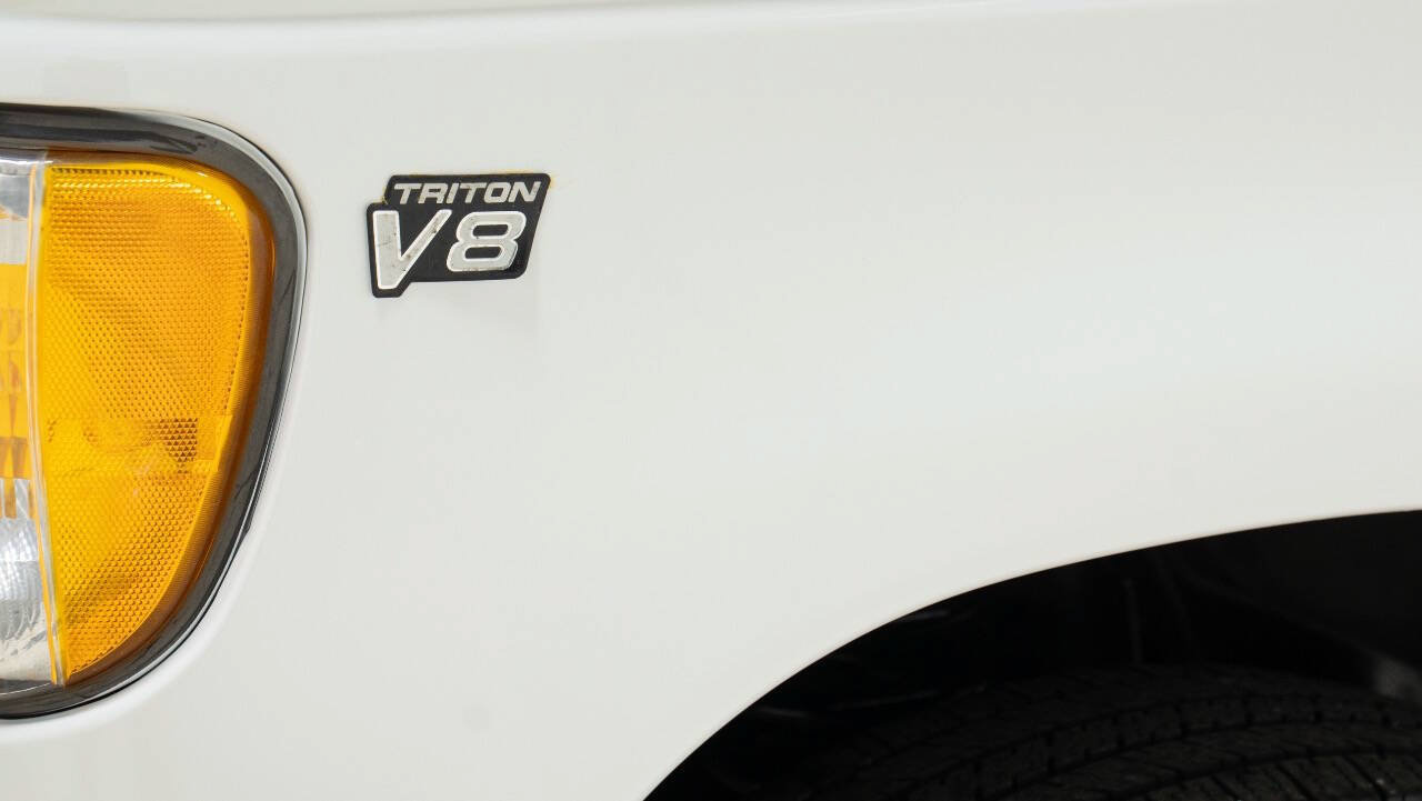 Used 2001 Ford E-350 and Econoline 350 XLT RWD image 15