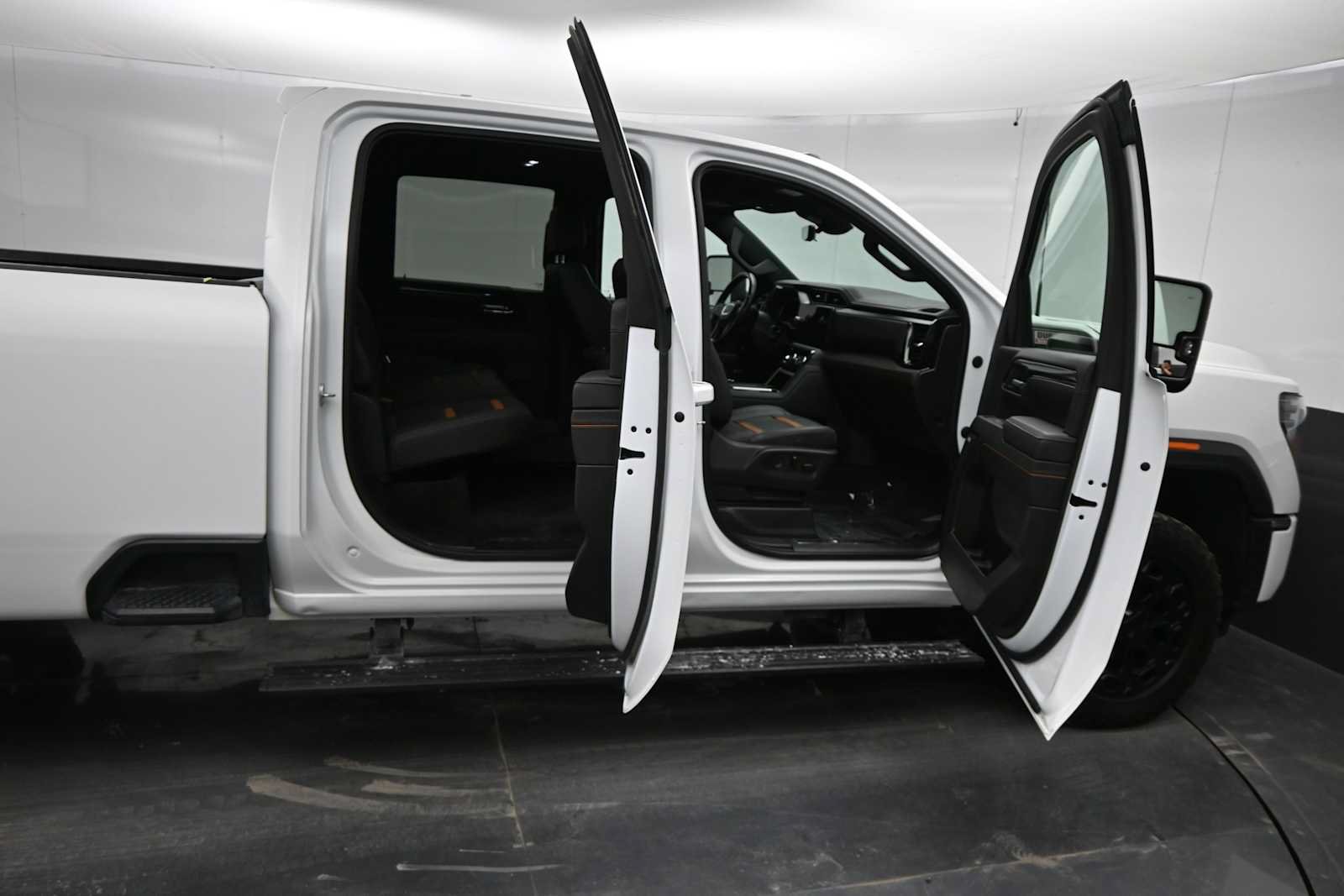 Used 2024 GMC Sierra 2500 AT4 w/ AT4 Premium Plus Package AWD/4WD image 31