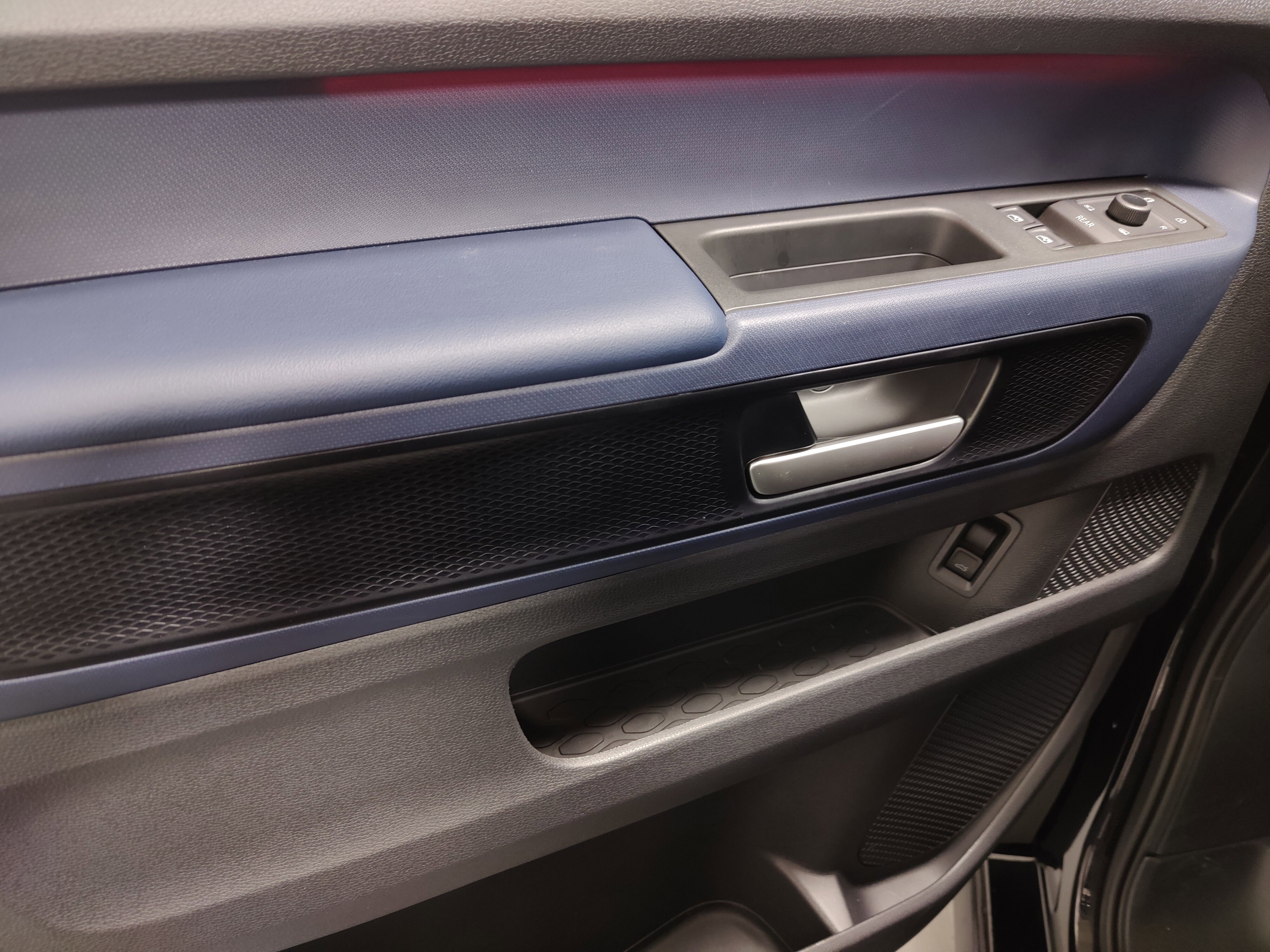 Used 2025 Volkswagen ID. Buzz Pro S image 27