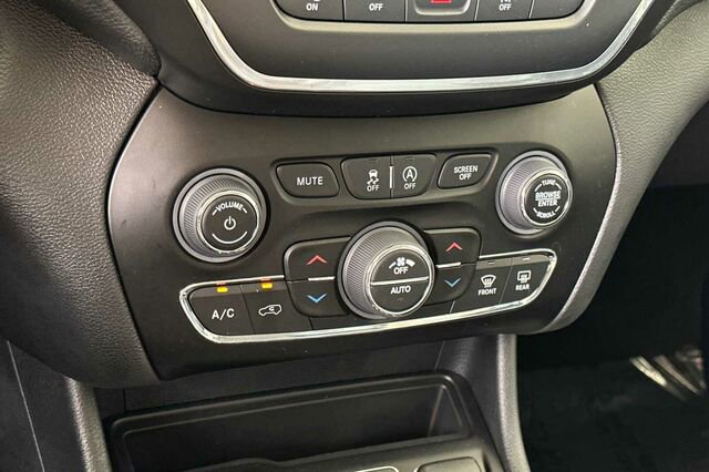 New 2023 Jeep Cherokee Altitude Lux image 21