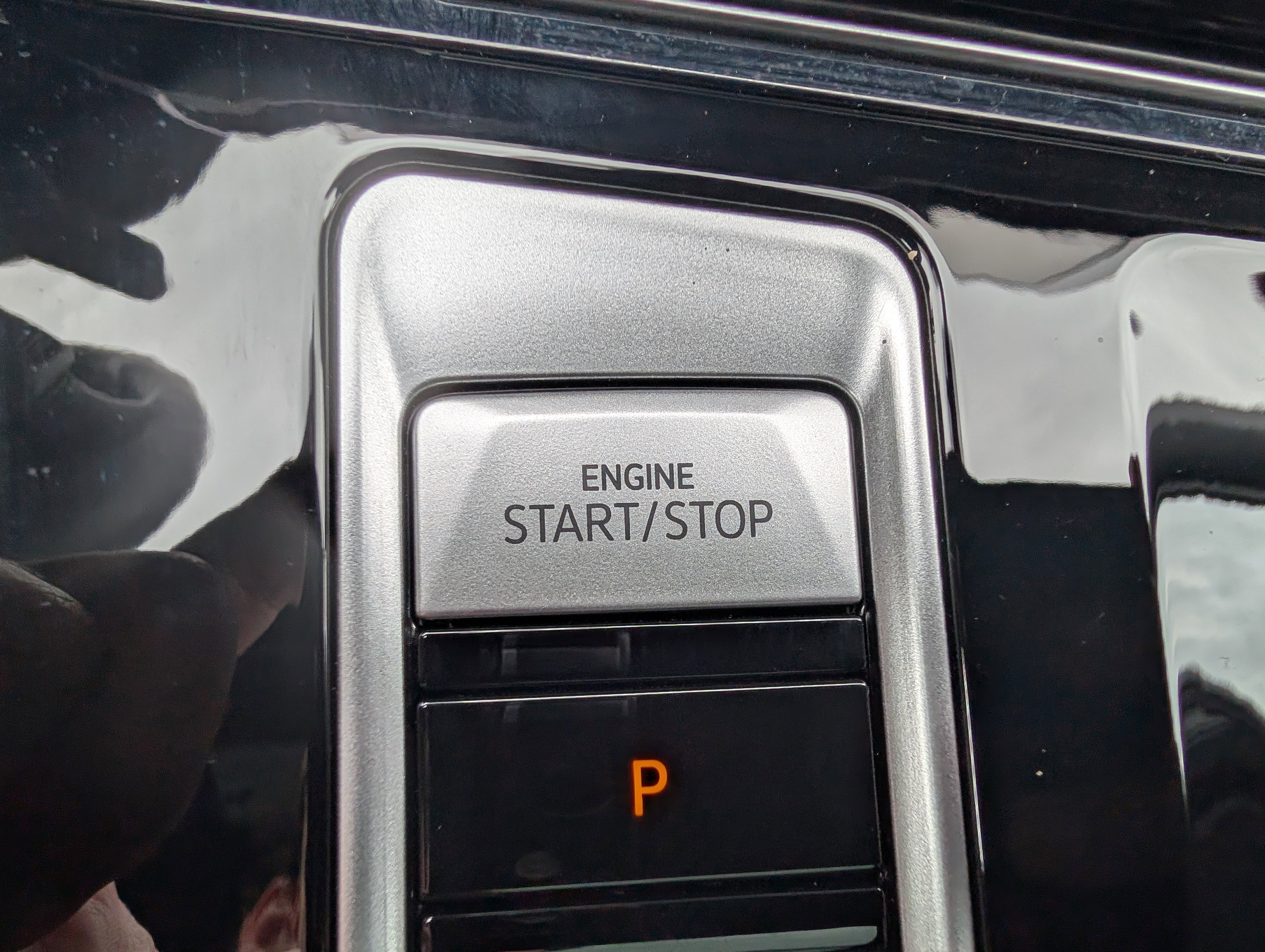 Used 2025 Volkswagen Atlas Cross Sport SEL Premium R-Line image 36