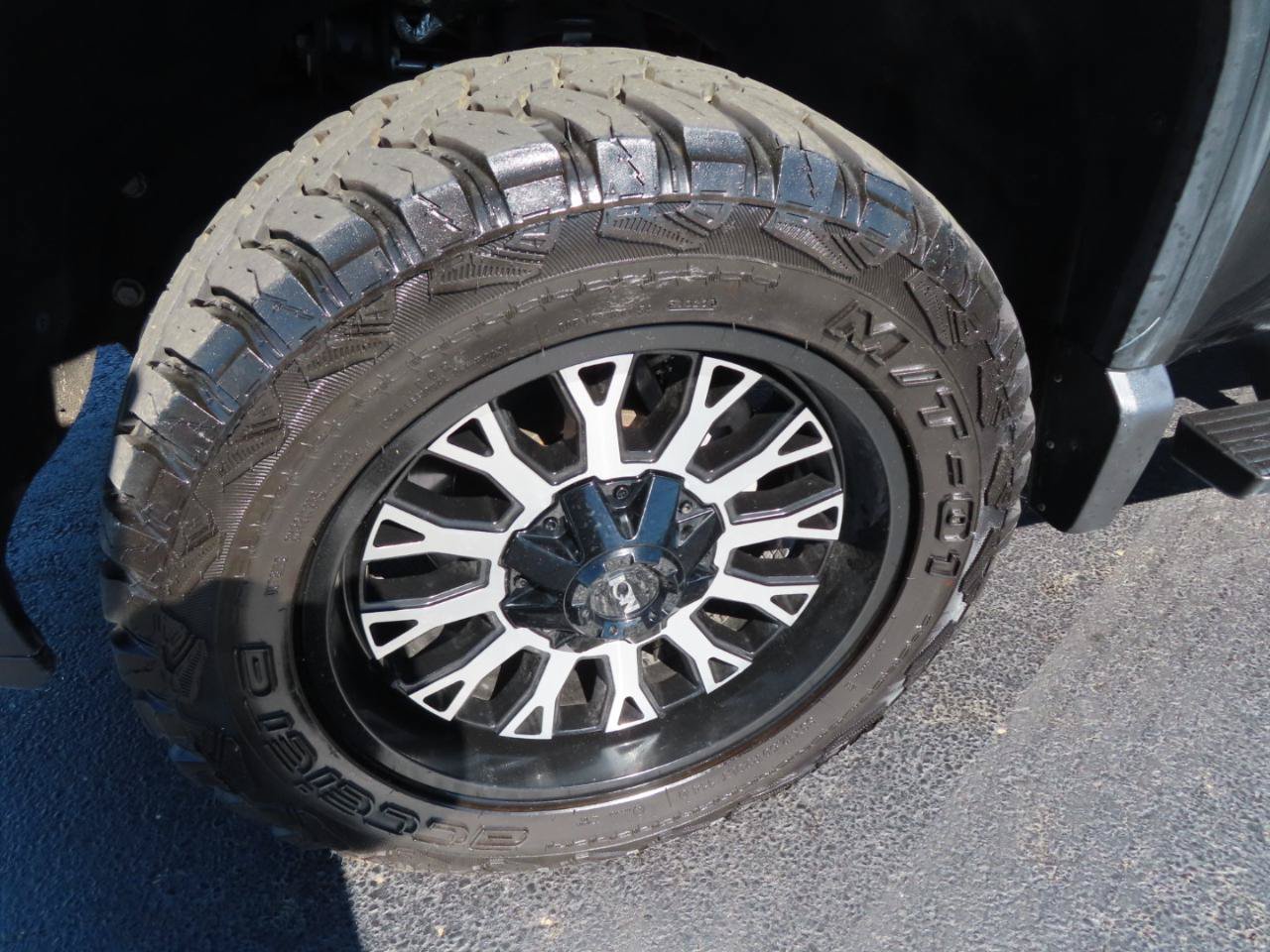 Used 2020 GMC Sierra 2500 AT4 w/ AT4 Premium Package AWD/4WD image 11