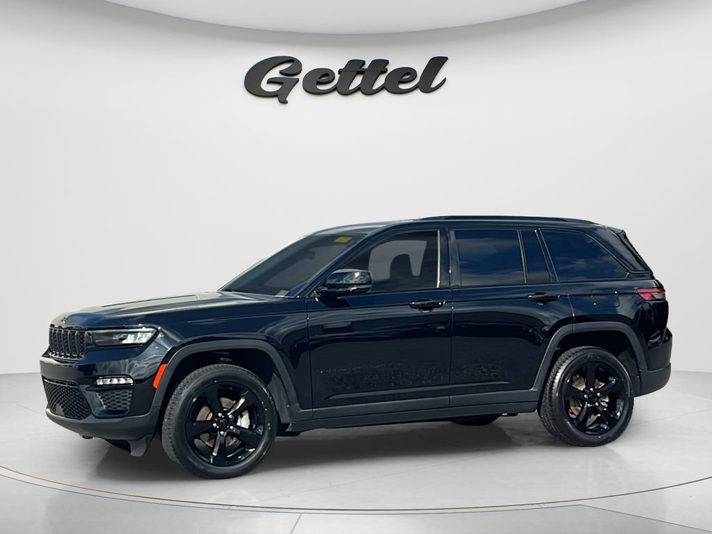 Used 2023 Jeep Grand Cherokee Limited w/ Black Appearance Package AWD/4WD image 1