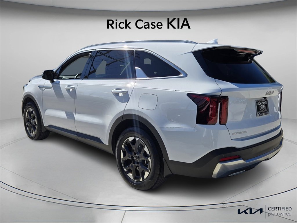 Used 2025 Kia Sorento S image 8
