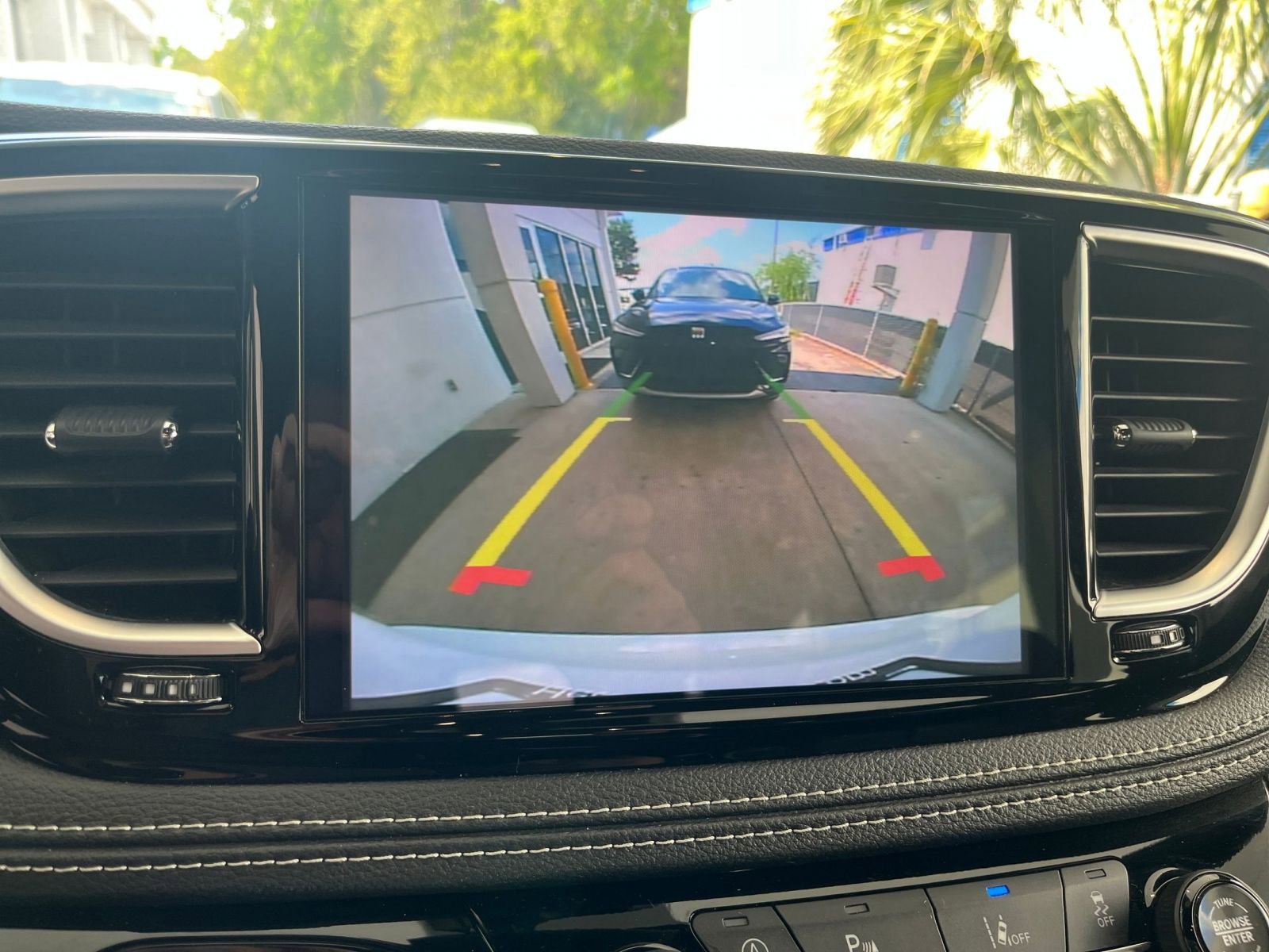 Used 2025 Chrysler Pacifica Limited FWD image 27