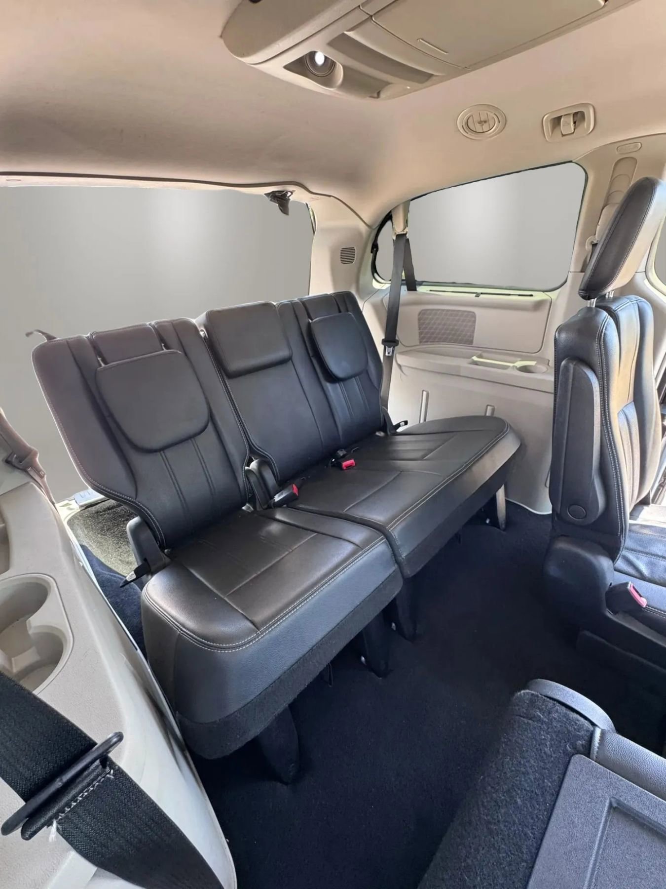 Used 2013 Chrysler Town & Country Touring-L w/ Driver Convenience Group FWD image 15