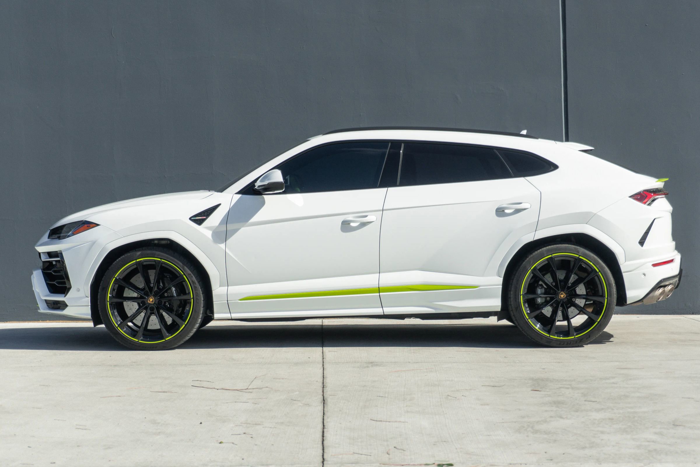 Used 2022 Lamborghini Urus image 2