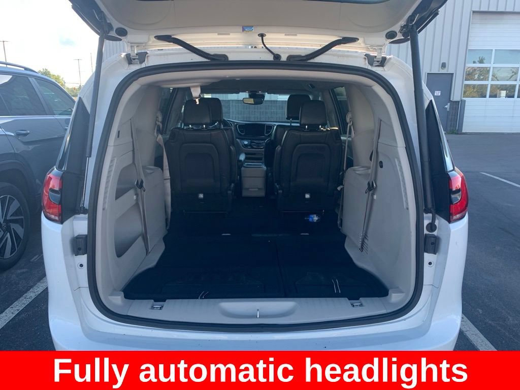Used 2024 Chrysler Pacifica Touring-L FWD image 13