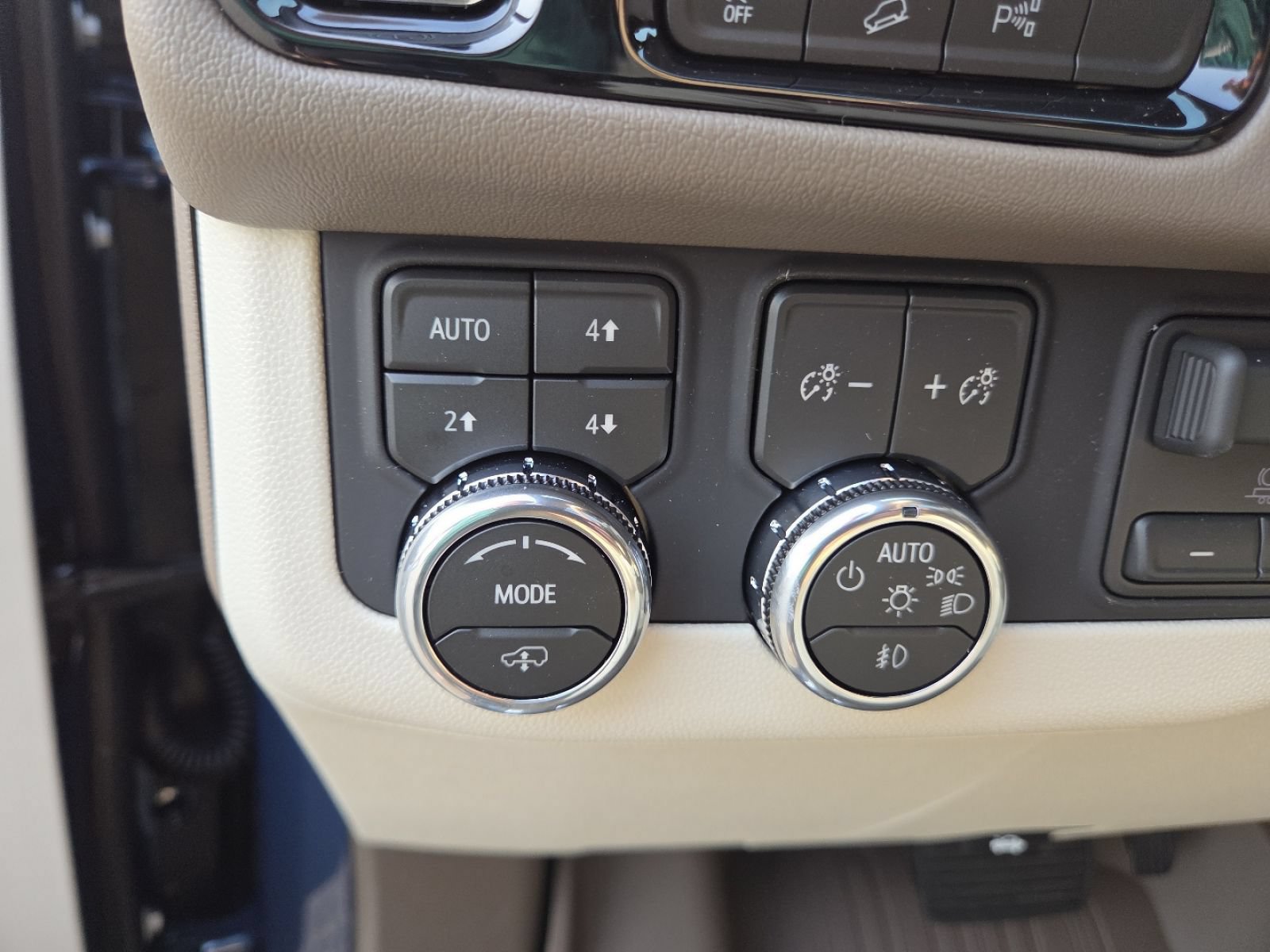 New 2026 GMC Yukon XL Denali w/ Denali Reserve Package AWD/4WD image 5