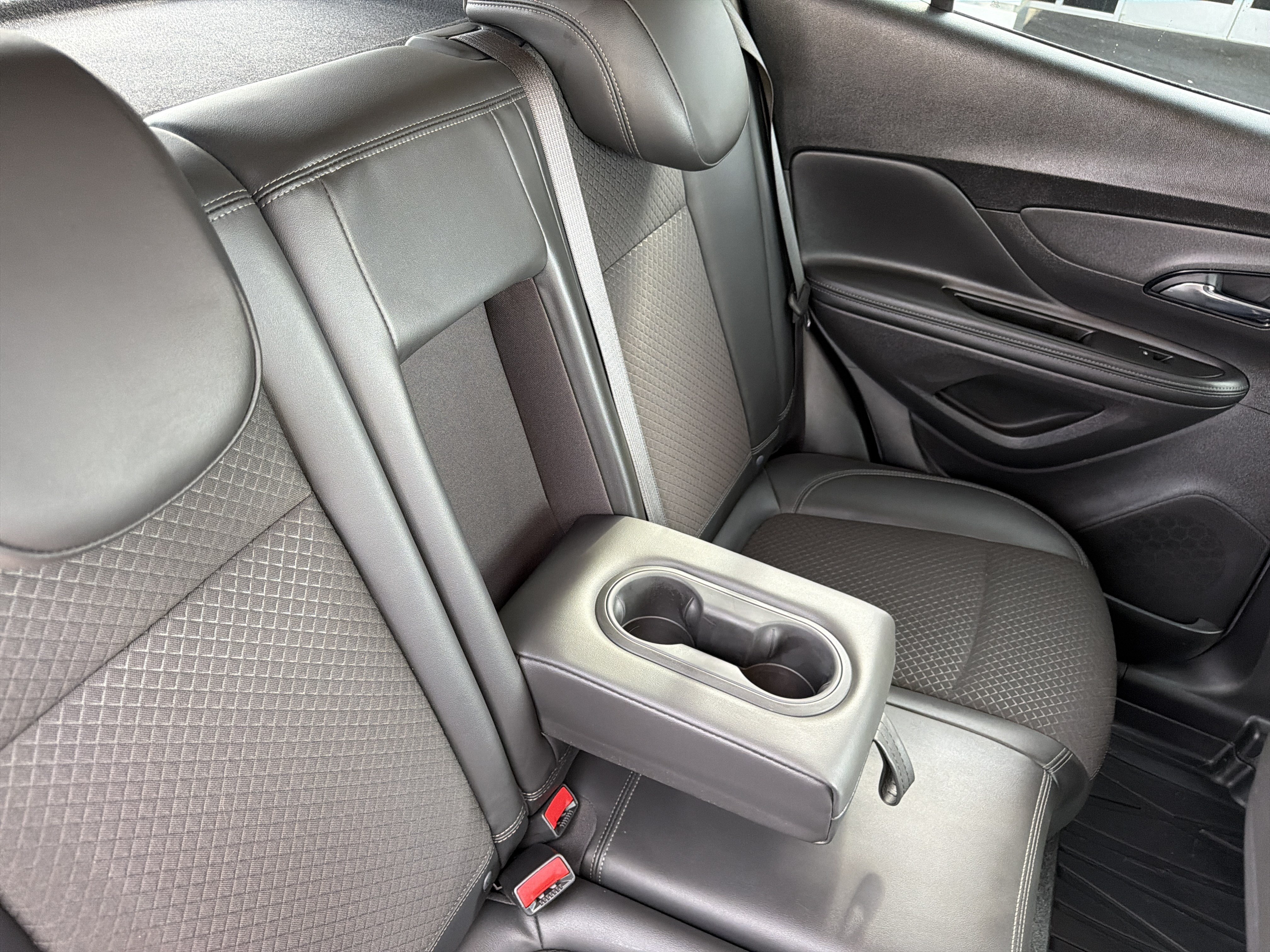 Used 2021 Buick Encore Preferred w/ Safety Package FWD image 9