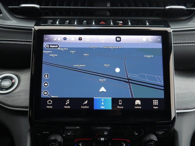 Used 2023 Jeep Grand Cherokee L Limited image 4