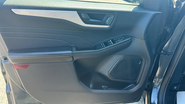 Certified 2022 Ford Escape SE w/ SE Sport Appearance Package FWD image 16