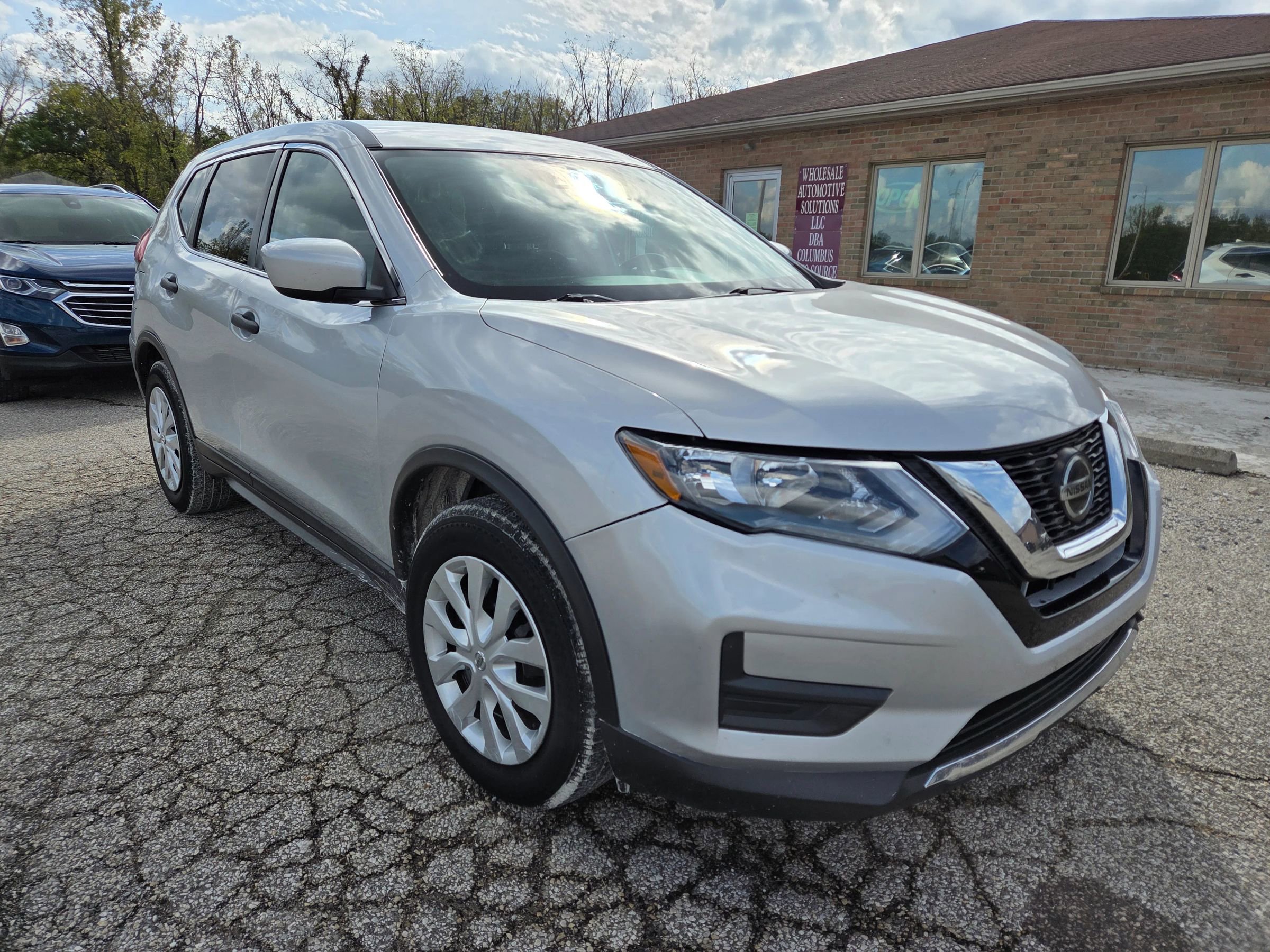 Used 2019 Nissan Rogue S FWD image 3