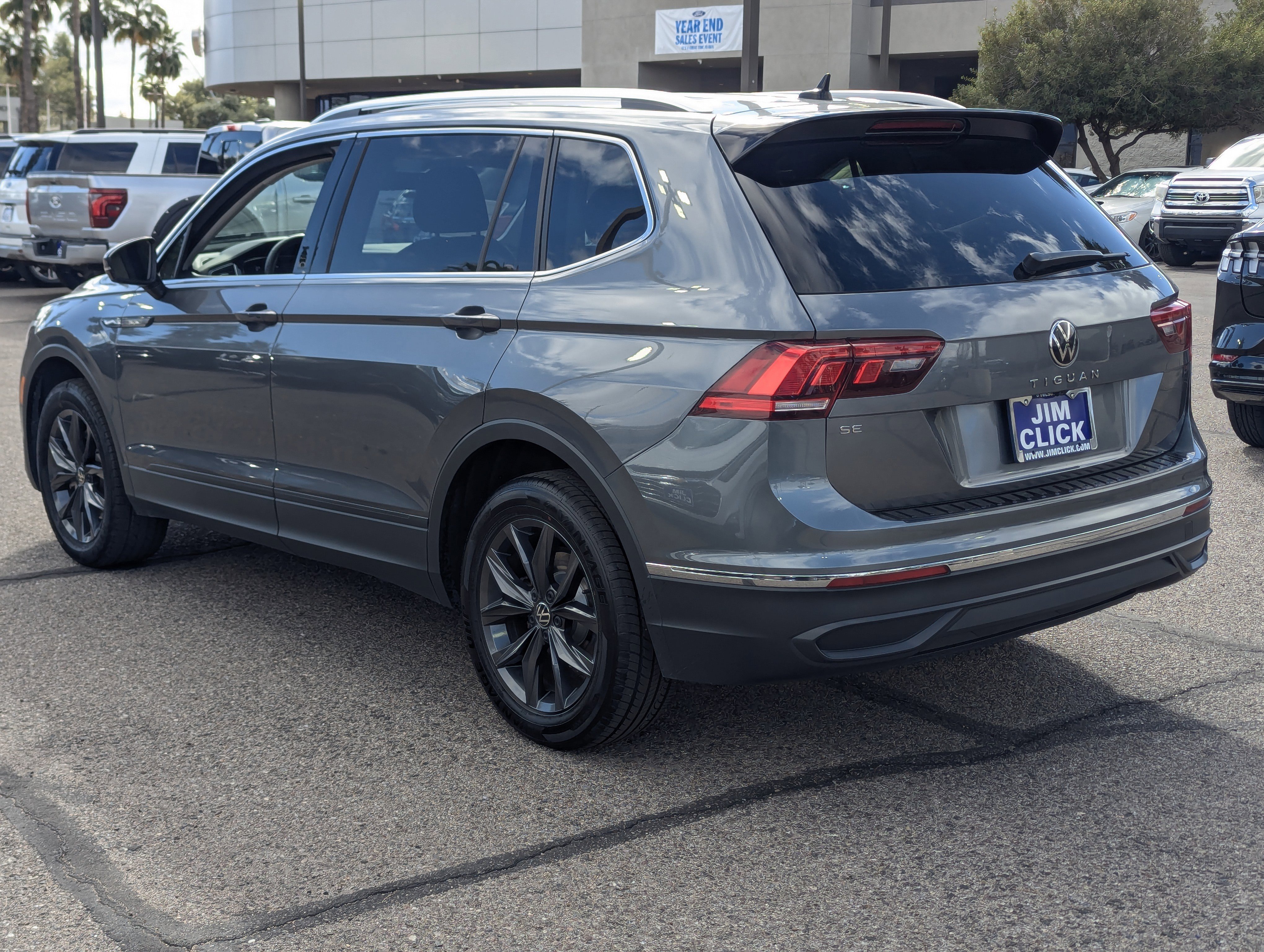 Used 2023 Volkswagen Tiguan SE image 4