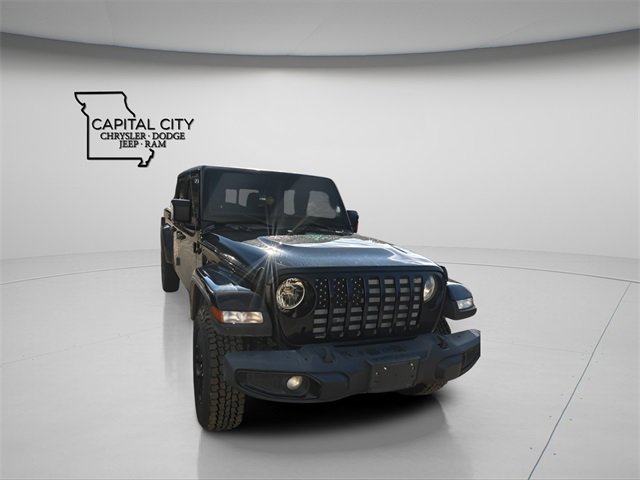 Used 2022 Jeep Gladiator Sport image 2