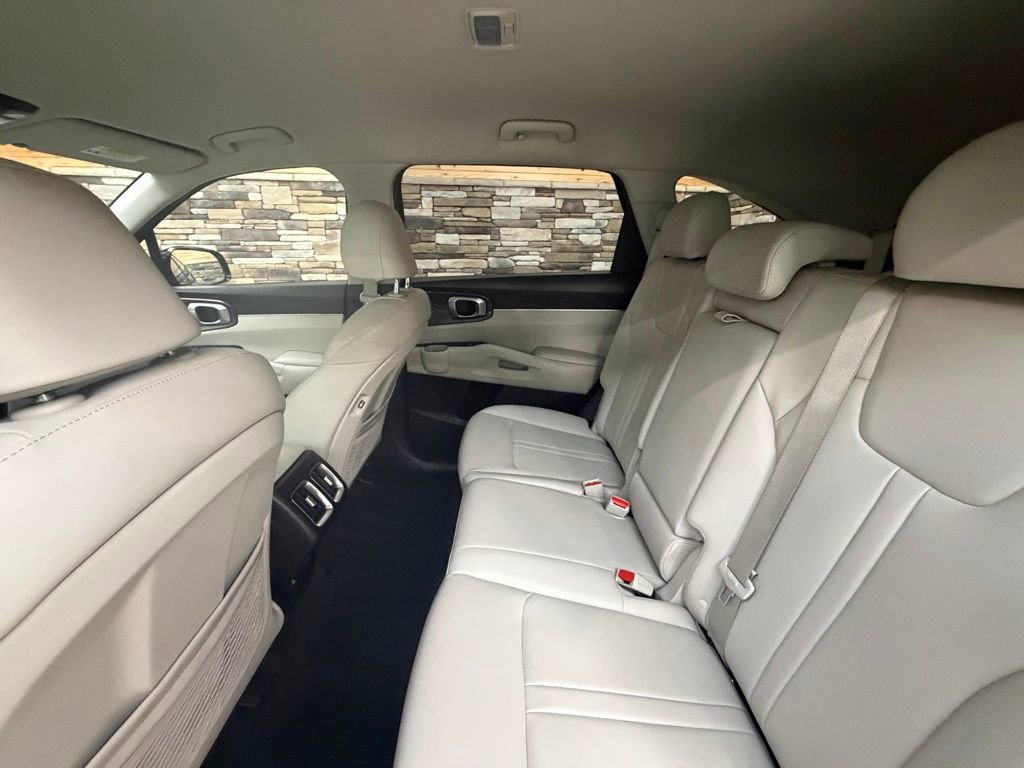 Used 2021 Kia Sorento S image 27