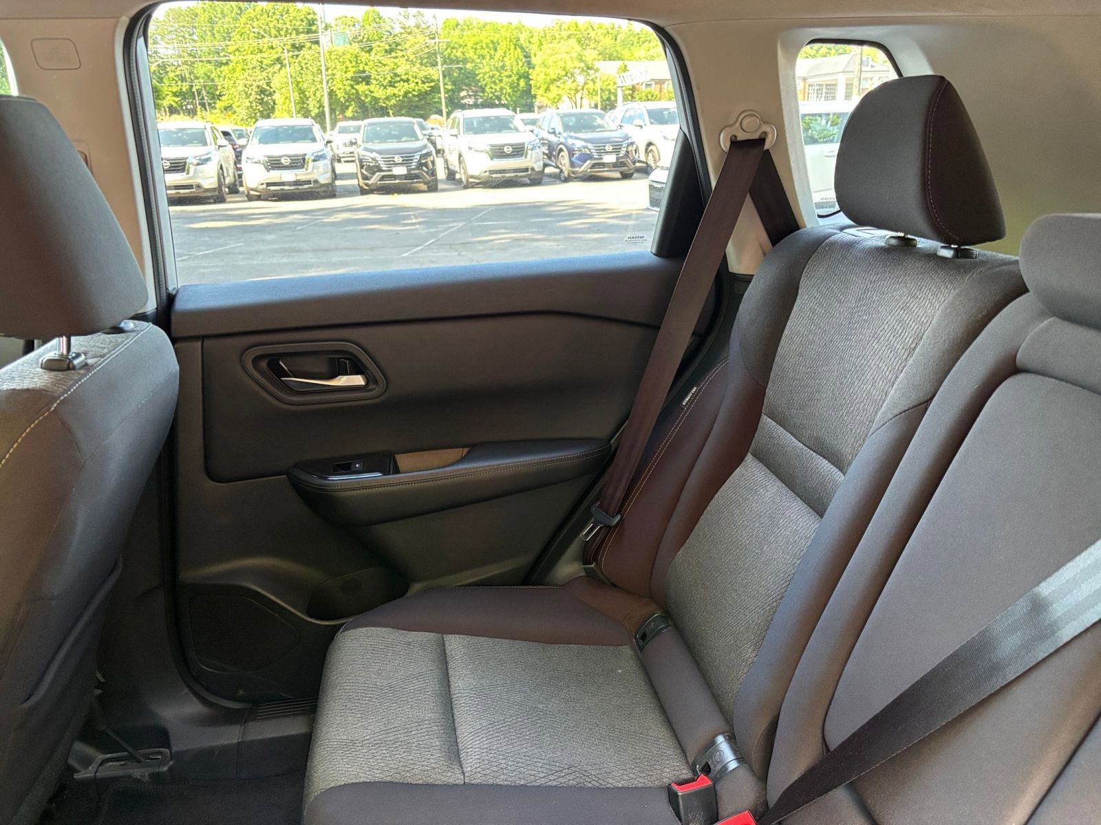 Used 2025 Nissan Rogue SV FWD image 28
