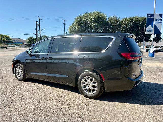 Used 2023 Chrysler Pacifica Touring-L FWD image 7