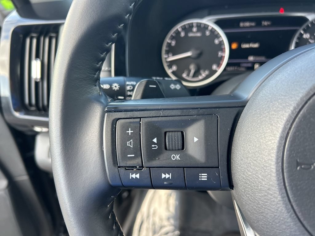 Used 2025 Nissan Pathfinder SV FWD image 48