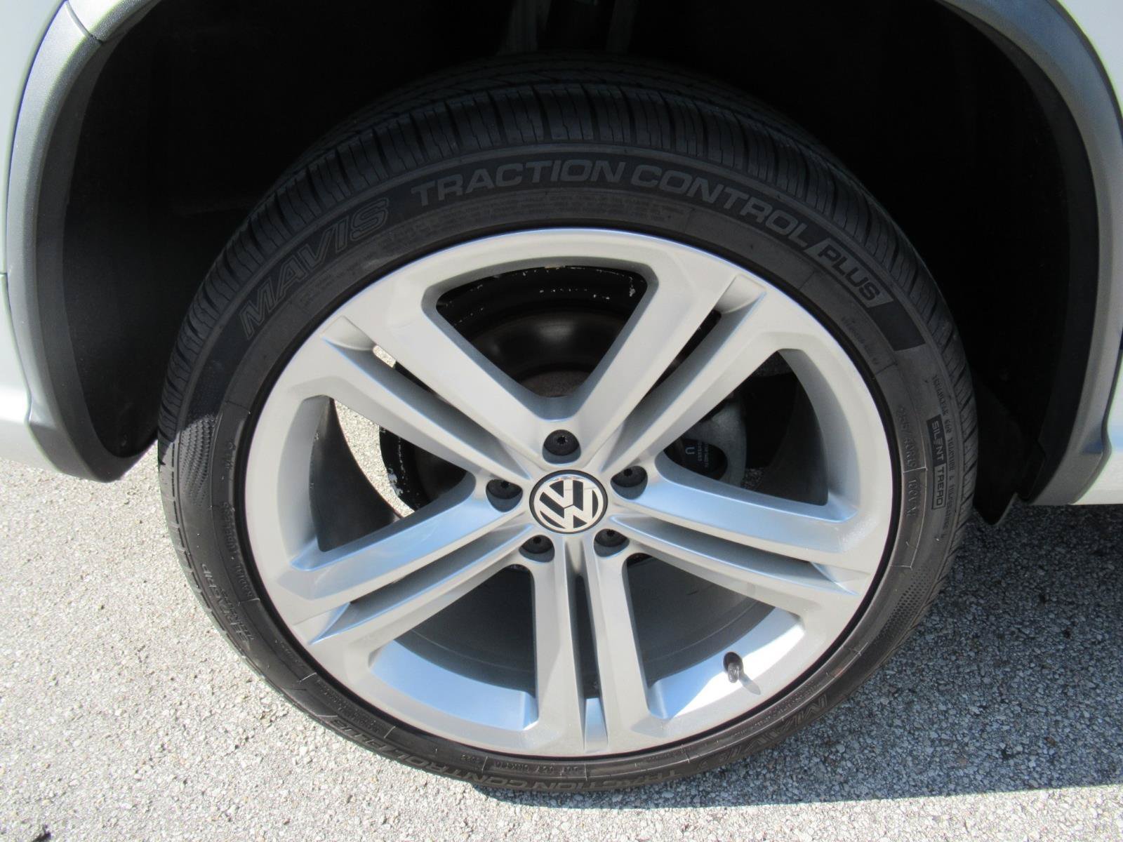 Used 2016 Volkswagen Tiguan R-Line FWD image 8