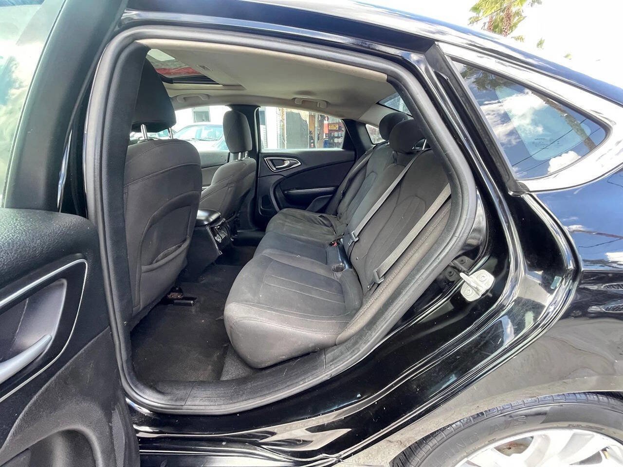 Used 2016 Chrysler 200 Limited w/ Anniversary Edition image 4