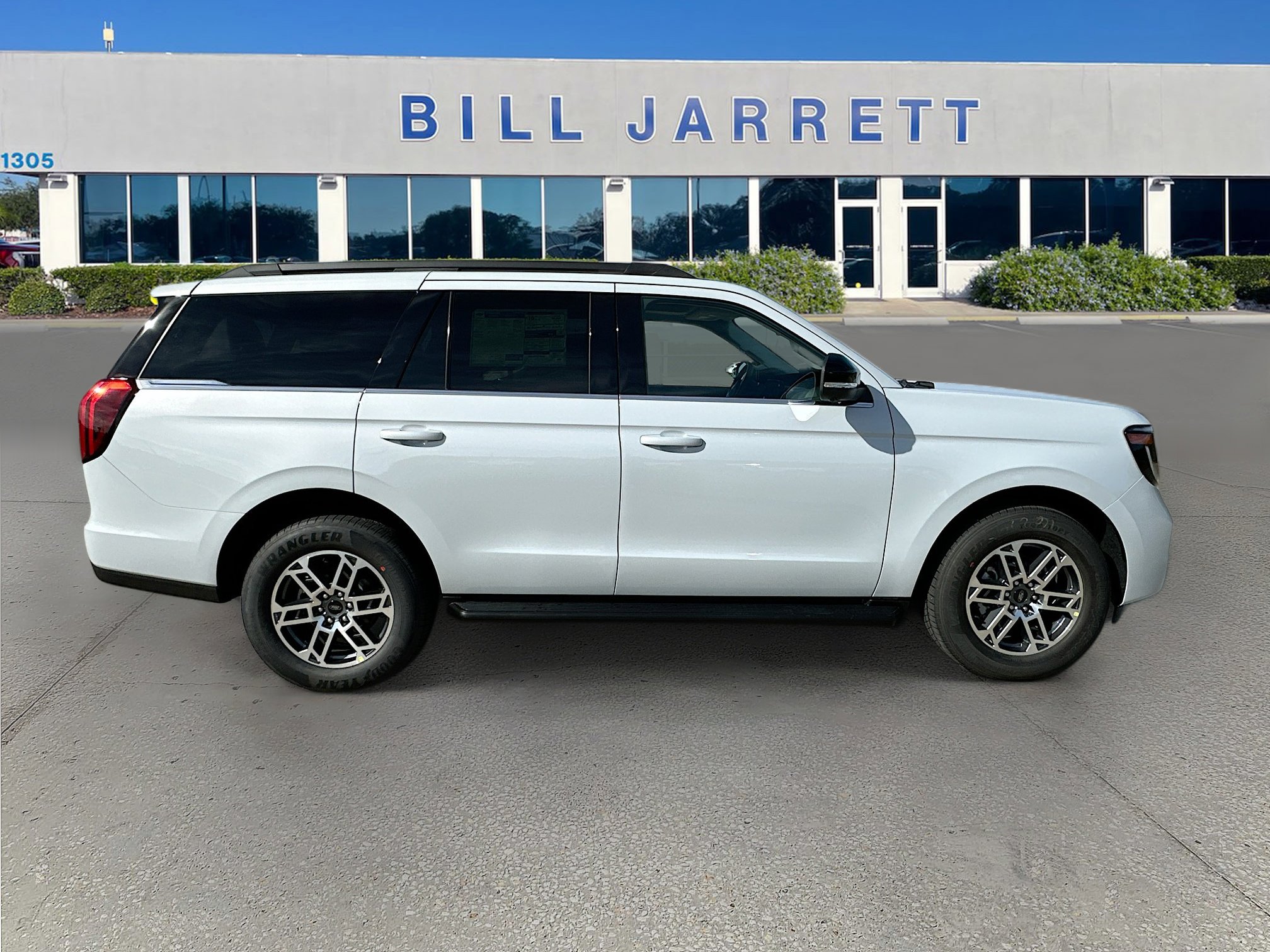 New 2025 Ford Expedition Active image 3