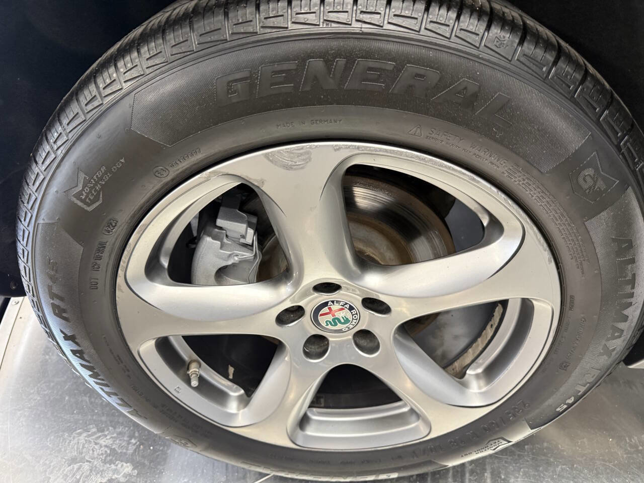 Used 2018 Alfa Romeo Stelvio AWD image 28