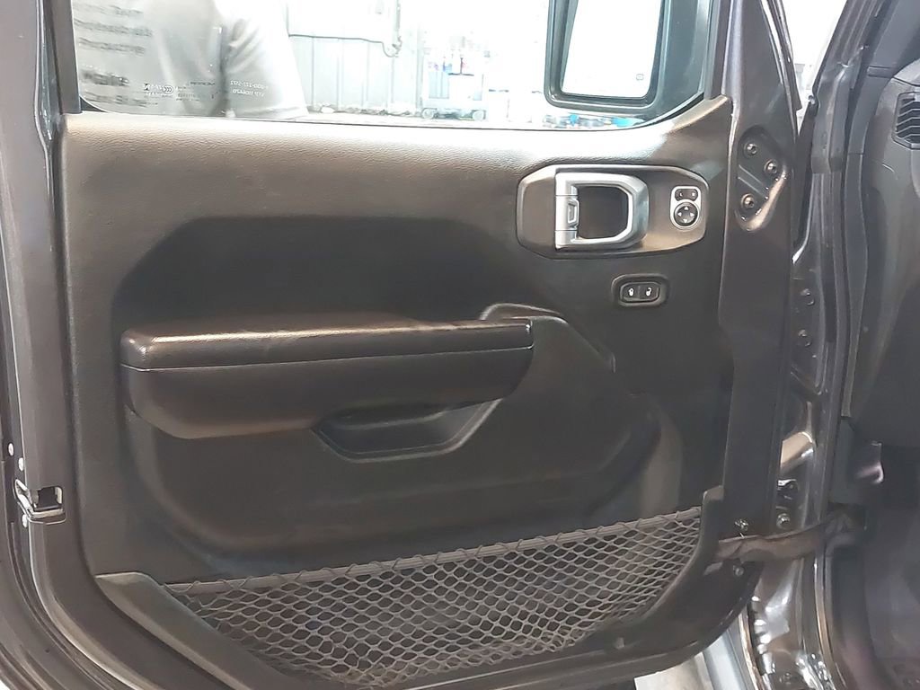 Used 2020 Jeep Gladiator Rubicon w/ Trailer Tow Package image 27