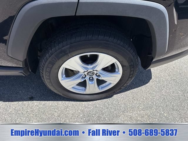 Used 2020 Toyota RAV4 LE AWD/4WD image 14