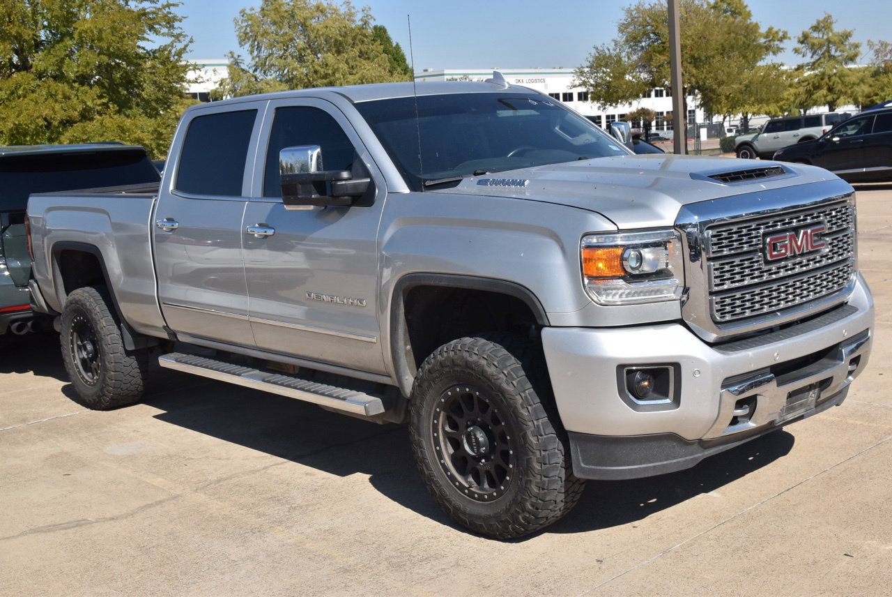 Used 2019 GMC Sierra 2500 Denali w/ Duramax Plus Package AWD/4WD image 4