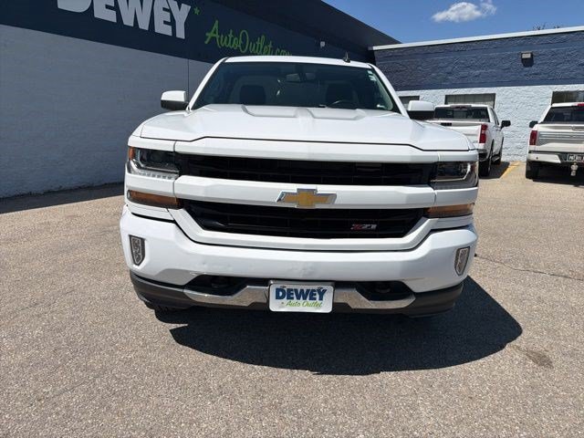 Used 2018 Chevrolet Silverado 1500 LT w/ LT Convenience Package AWD/4WD image 8