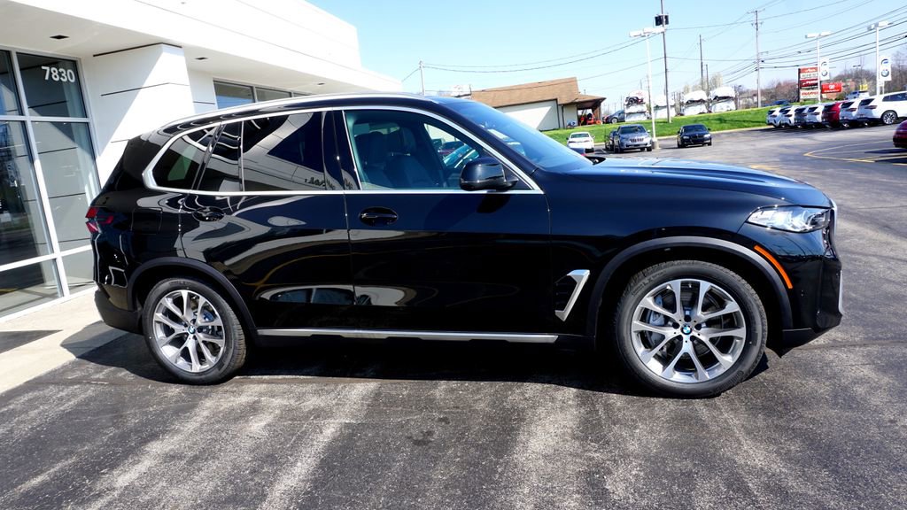 New 2026 BMW X5 xDrive50e image 4