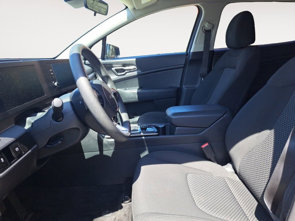 Used 2025 Kia Sportage LX image 10