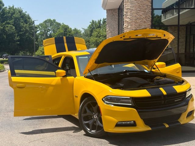 Used 2017 Dodge Charger R/T w/ Plus Group RWD image 9