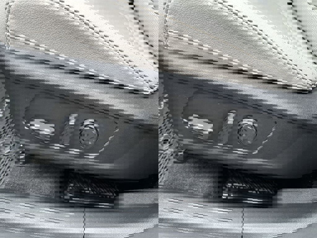 Used 2025 Hyundai Tucson Limited image 12