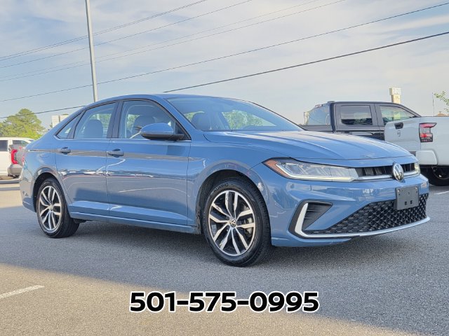Used 2025 Volkswagen Jetta SE FWD image 5