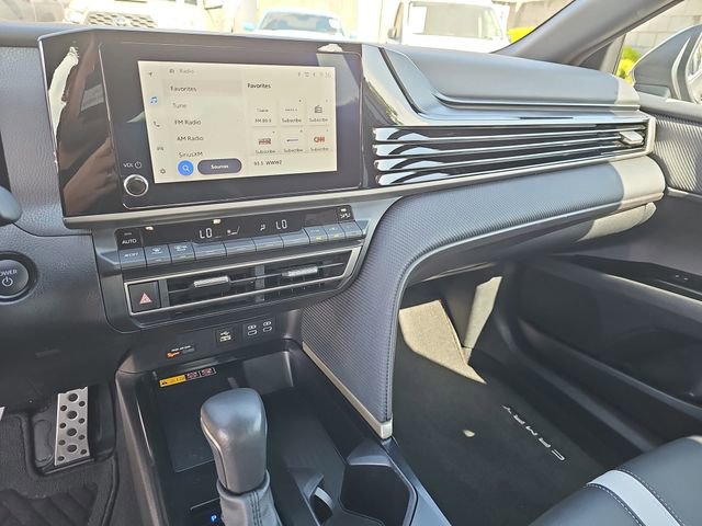 Used 2025 Toyota Camry SE image 23