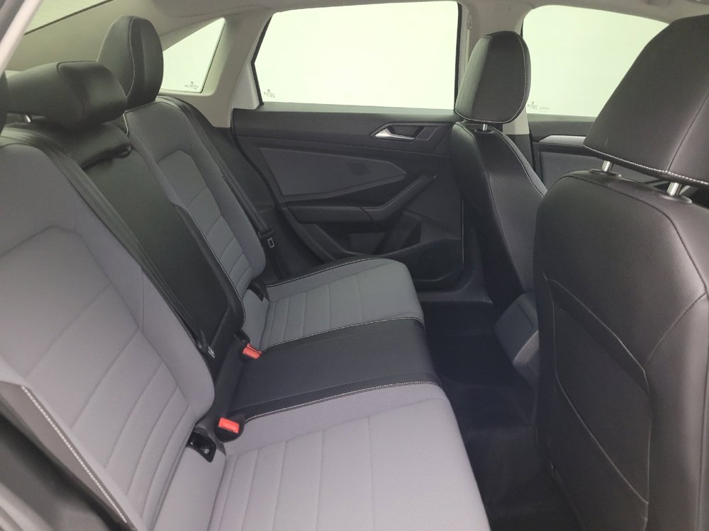 Used 2025 Volkswagen Jetta SE FWD image 19