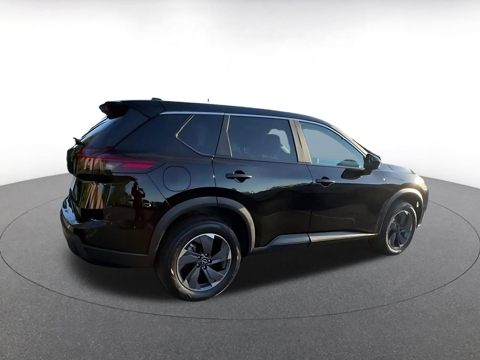 Used 2025 Nissan Rogue SV image 14