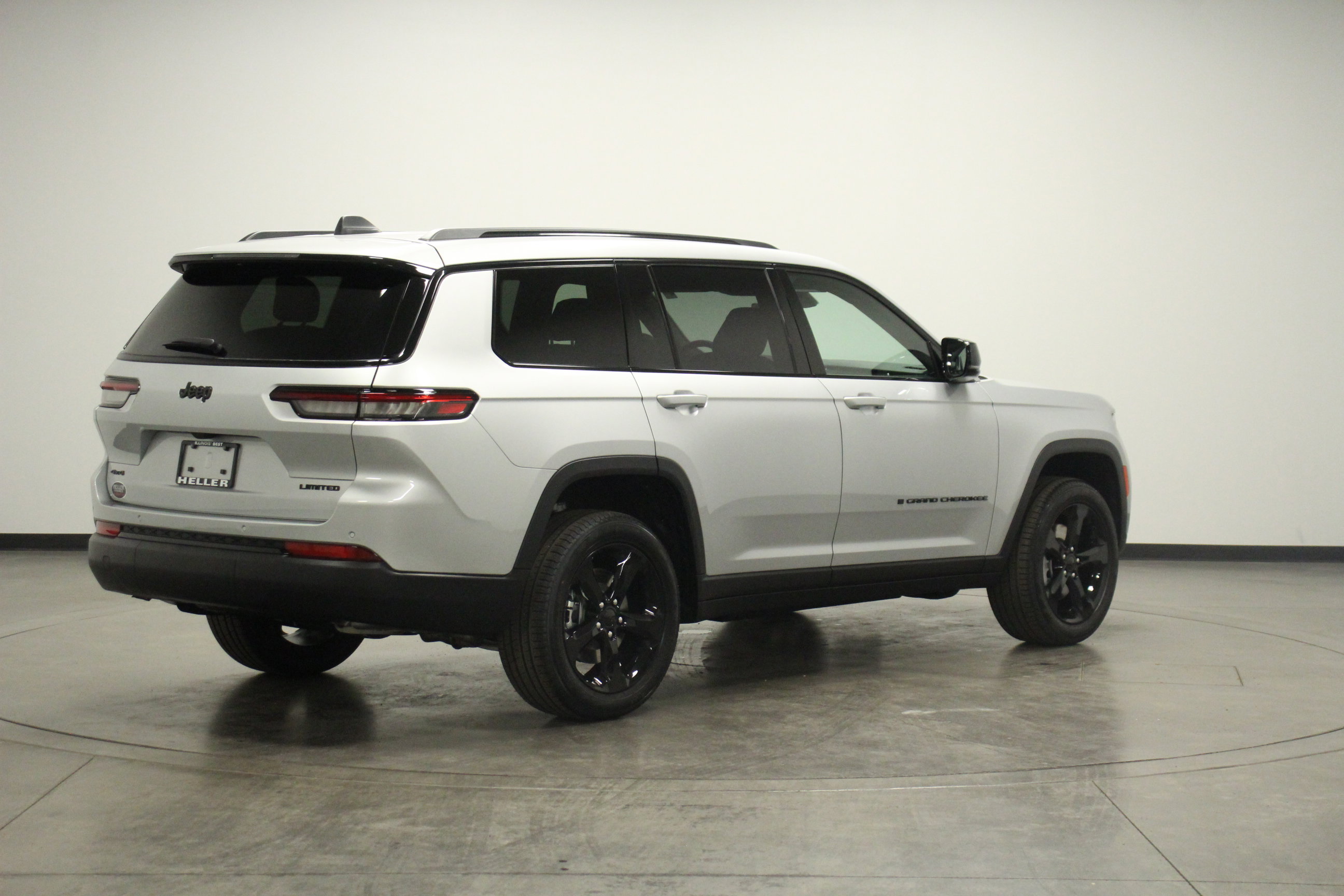 New 2025 Jeep Grand Cherokee L Limited w/ Black Appearance Package image 8