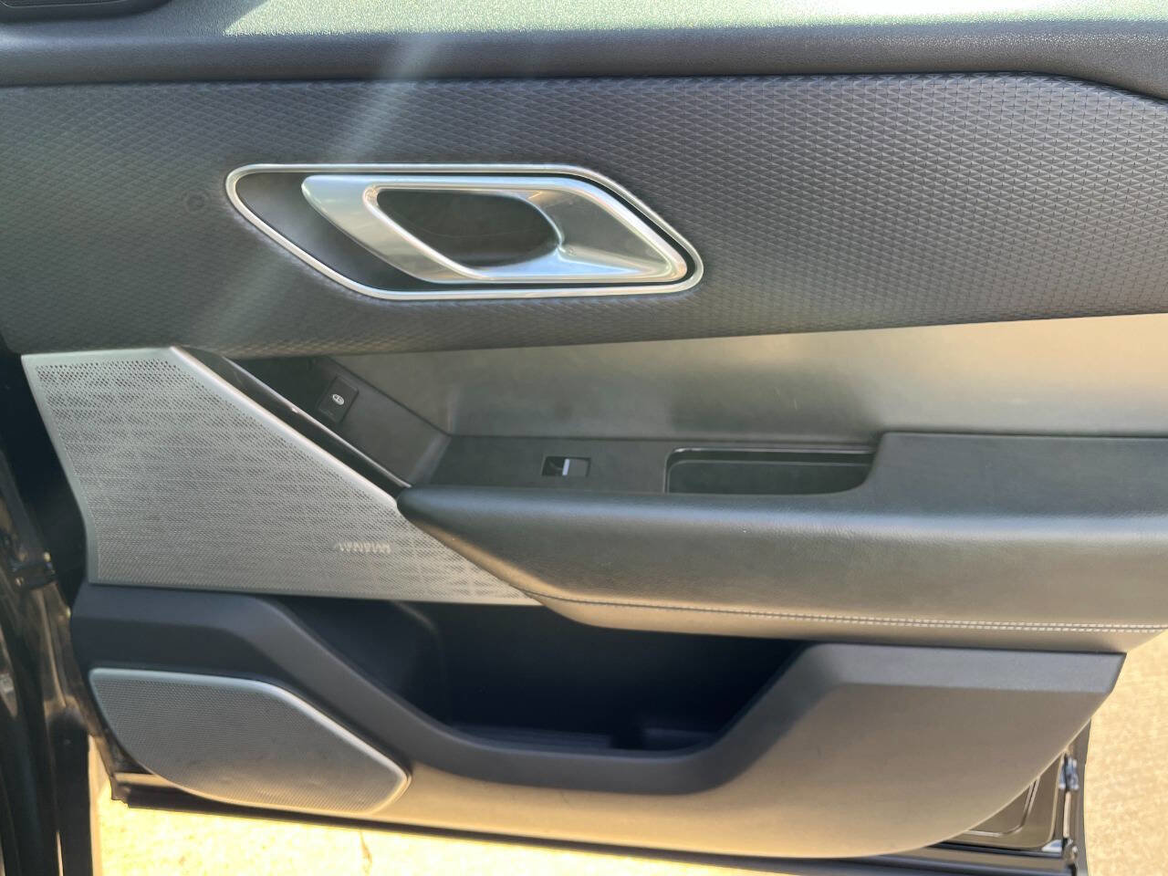 Used 2018 Land Rover Range Rover Velar S image 20