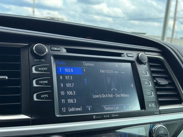 Used 2019 Toyota Highlander XLE FWD image 23