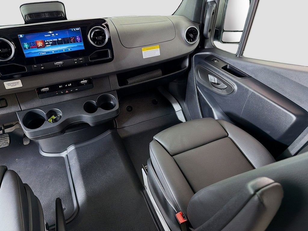 Used 2025 Mercedes-Benz Sprinter 2500 image 22