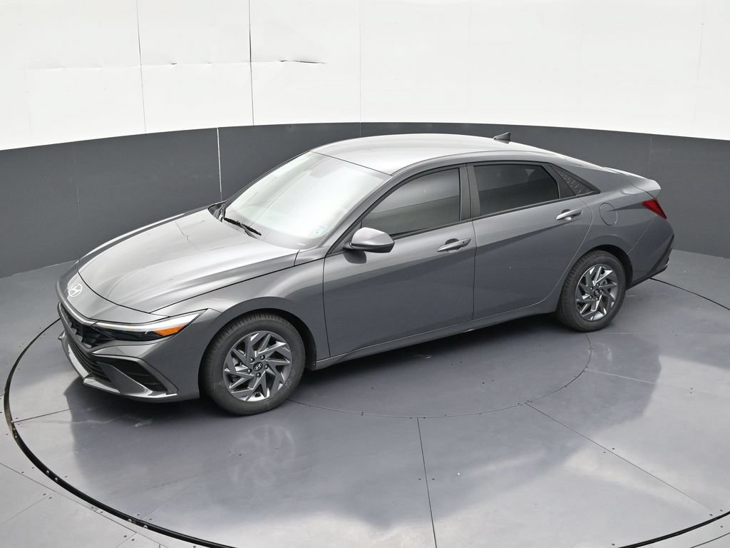 Used 2024 Hyundai Elantra SEL FWD image 15